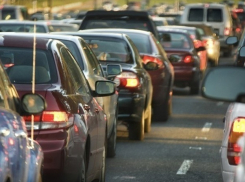 Волгоград стоит в многокилометровых пробках 