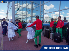 Казачки в Волгограде закружили в танце футболистов сборной Буркина-Фасо 
