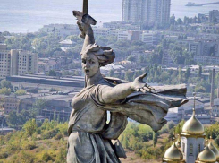 «Родина-мать зовет!» вырывается вперед в финале голосования на символ новых банкнот