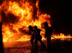 Четыре гаража с «Волгой» уничтожил пожар в Дзержинском районе Волгограда