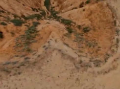 Головокружительный полет над уникальным местом в Волгоградской области показал блогер