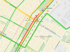Авария собрала многокилометровую пробку на проспекте Ленина в Волгограде