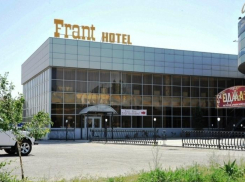 В Волгограде возле кафе «Frant'Эль» во время стрельбы 1 погиб, 4 ранены