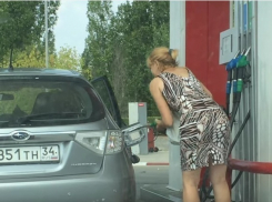 Казус жительниц Волгограда на АЗС насмешил зрителей шоу «Пусть говорят»