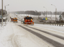 На Волгоградскую область надвигается очередной снегопад: на трассы вышли около 200 единиц спецтехники