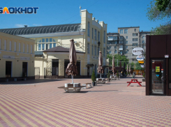 На площади Центрального рынка Волгограда массово грабили подростков
