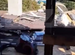 Под Волгоградом подросток поджег соседский дом с ребенком и автомобиль 