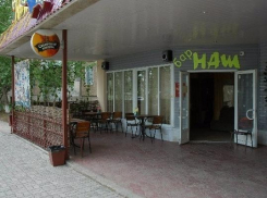 В Волжском в кафе двое мужчин устроили поножовщину, не поделив танцпол