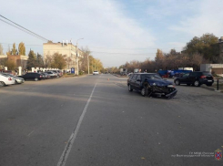 Две девочки попали в больницу после ДТП с 19-летним водителем в Волгограде