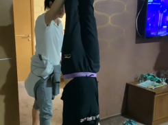 Елена Исинбаева показала, как ставит подчиненных вверх ногами