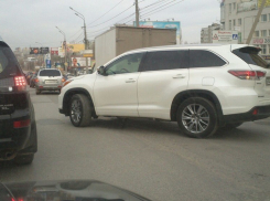 Из-за аварии на Елецкой волгоградцы встали в огромную пробку 
