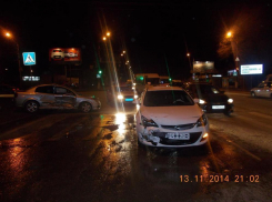 В Волгограде в ДТП столкнулись два автомобиля Opel: есть пострадавшие