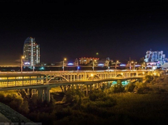 Через несколько дней заработает постоянная подсветка астраханского моста в Волгограде