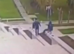 Смертельное падение рабочего с высоты на Мамаевом кургане попало на видео