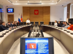 Депутаты Волгоградской облдумы вычислили, кто знает о них все