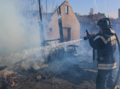 Мужчина сгорел в деревянном доме на юге Волгограда