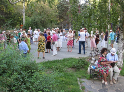 Волгоградцев приглашают на бесплатные танцы в Комсомольском саду