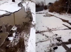 «Уже сосед проваливался, было и такое»: концессии вторую неделю не ликвидируют прорыв трубы на севере Волгограда