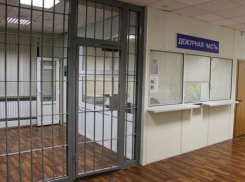 К отделу полиции в Тракторозаводском районе подбросили подозрительный сверток 