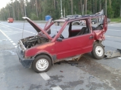 Две женщины на отечественных автомобилях столкнулись под Волгоградом