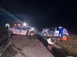 «Лада» выскочила на встречку: двое водителей и два пассажира погибли в шок-аварии под Волгоградом 