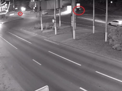 Опубликовано видео смертельной аварии с мотоциклистом на севере Волгограда