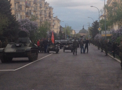 Разломанную от танков улицу Мира в Волгограде отремонтируют после парада Победы