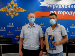 В Волгограде наградили поймавших педофила, изнасиловавшего 14-летнюю девочку