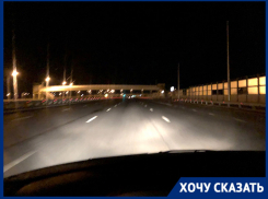 Волжанка жалуется на измененную схему движения без освещения и с плохой навигацией под строящимся мостом