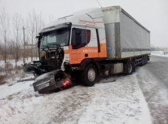 Два человека погибли в ДТП «Лады Приоры» и грузовика на трассе Волгоград-Астрахань
