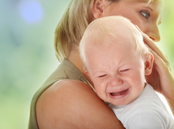 На западе Волгограда спасли женщину, запертую на балконе 2-летним сыном