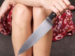 В Волжском 22-летняя девушка зарезала бабушкиного сожителя