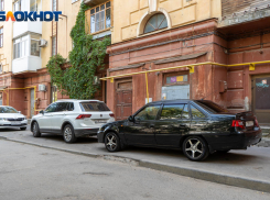 Запаркованные тротуары рядом с РАНХиГС не намерены больше терпеть волгоградцы