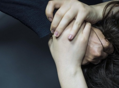 Оттаскивал за волосы: женщина убила супруга на глазах друга под Волгоградом