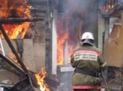 В селе под Волгоградом с интервалом в два часа вспыхнули два пожара