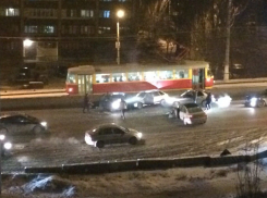 На юге Волгограда в тройном ДТП пострадали двое