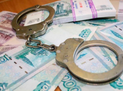 В Волгограде за взятку в 15 тысяч осудят 26-летнюю пристава 