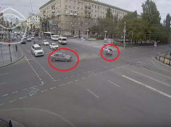 Установлен виновник ДТП в центре Волгограда с перевернутой Renault Duster
