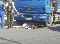 КамАЗ насмерть сбил женщину на севере Волгограда