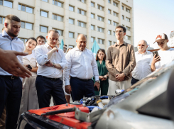 Вице-спикер Госдумы Владислав Даванков встретился с автолюбителями Волгограда