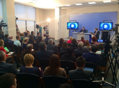 Губернатор Волгоградской области Андрей Бочаров встретился с журналистами