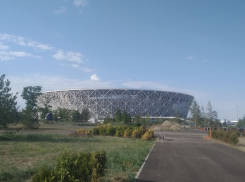 «Волгоград Арена» решила обновить баннеры на заборах и потратиться на вентиляторы