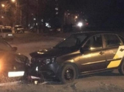 Водитель «Яндекс. Такси» протаранил Mitsubishi Lancer в Волгограде: 10-летняя девочка в больнице
