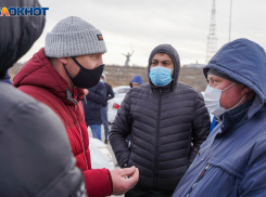 В Волгограде полиция задержала бастующих таксистов