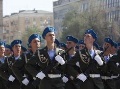 В Волгограде прошел военный парад