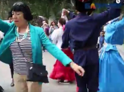 День России в Волгограде проходит под казачьи песни и пляски