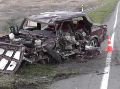 Под Волгоградом 22-летний водитель «семерки» устроил тройное ДТП