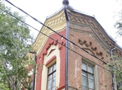 Безвкусицей назвал ремонт 102-летнего дома волгоградский общественник 