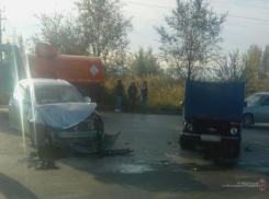 Выехал на «встречку»: в Волжском водитель отправил в больницу троих человек