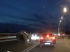 В Волгограде смертельное ДТП с участием байкера попало на видео